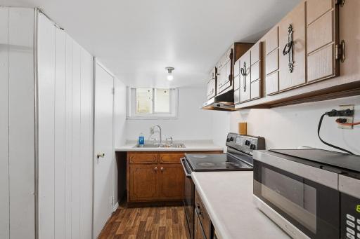 40-web-or-mls-3541_Clinton_Ave_Minneapolis_MN_038.jpg