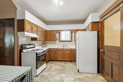 18-web-or-mls-3541_Clinton_Ave_Minneapolis_MN_029.jpg