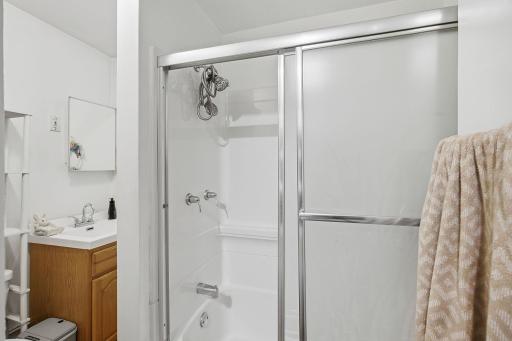 22-web-or-mls-3541_Clinton_Ave_Minneapolis_MN_033.jpg