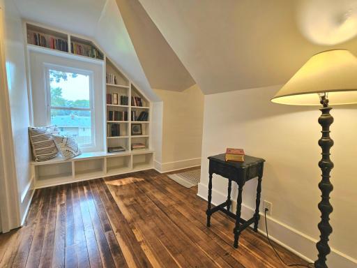 Charming nook to read a book!