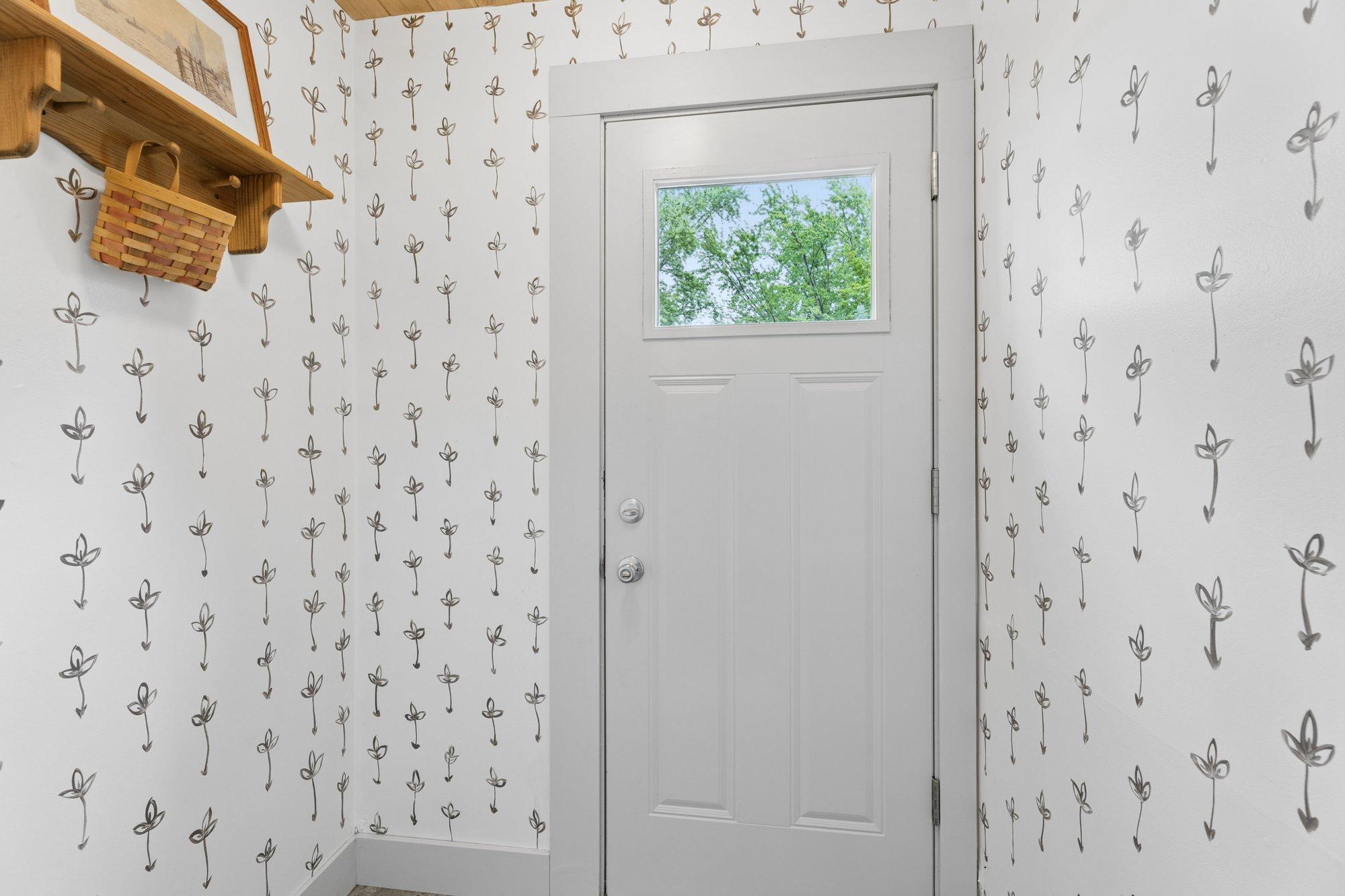 Cute Front Entry!