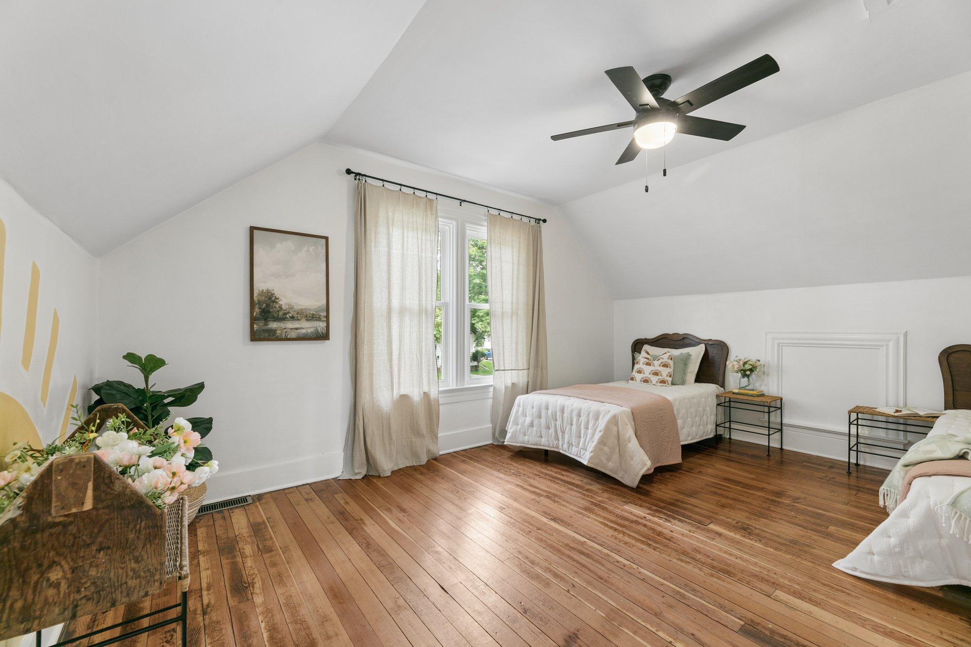 UL NE Bedroom