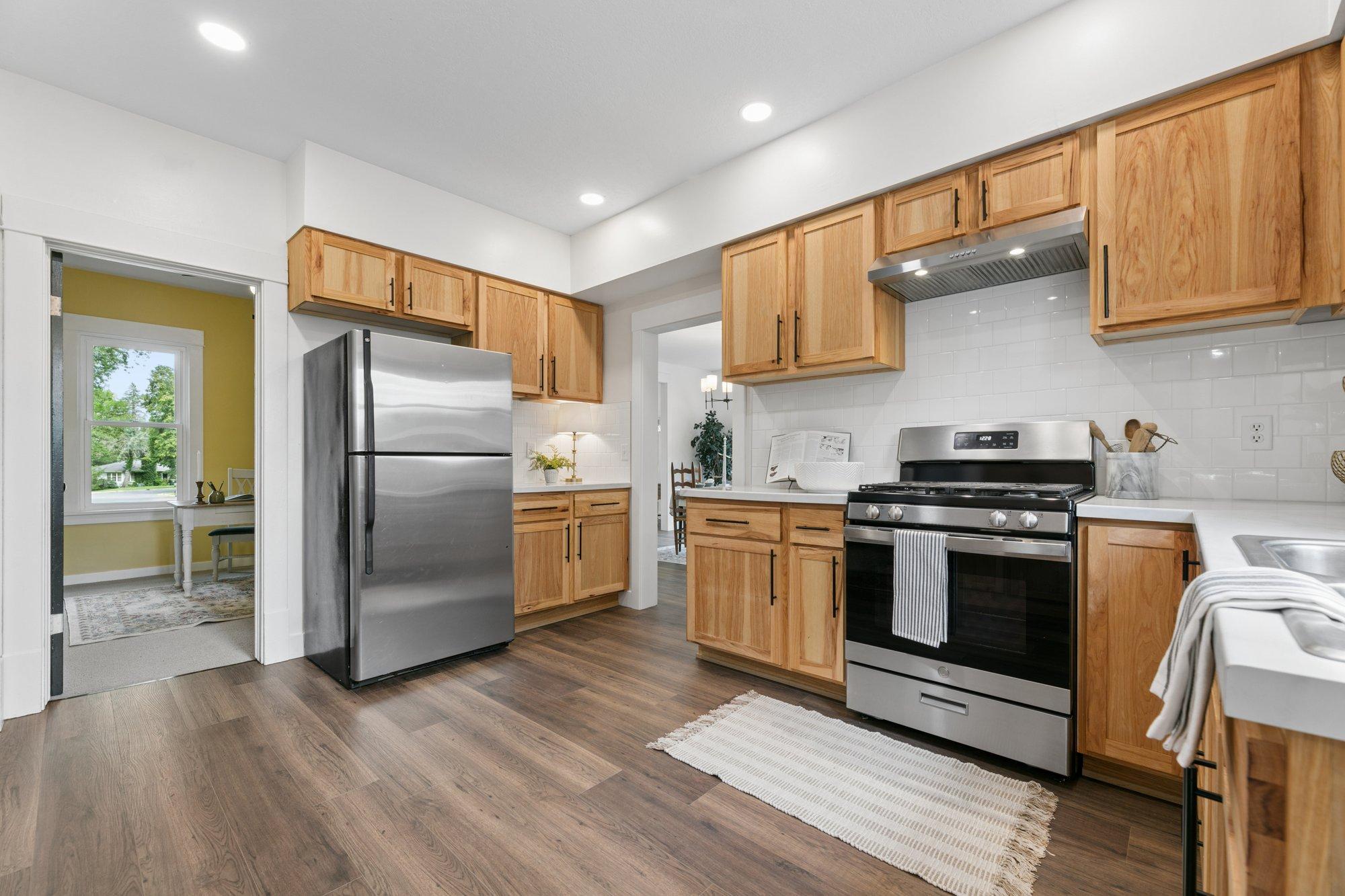Hickory Cabinets in Kitchen!