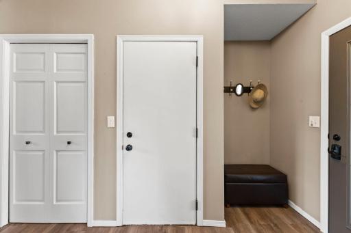 14-web-or-mls-7419 52nd St N-129.jpg