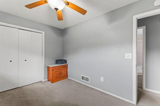 43-web-or-mls-7419 52nd St N-244.jpg