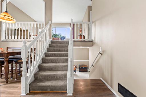 23-web-or-mls-7419 52nd St N-204.jpg