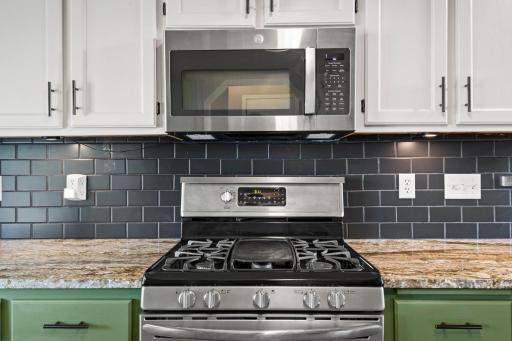 33-web-or-mls-7419 52nd St N-174.jpg
