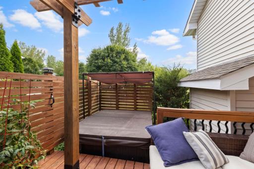 67-web-or-mls-7419 52nd St N-104.jpg