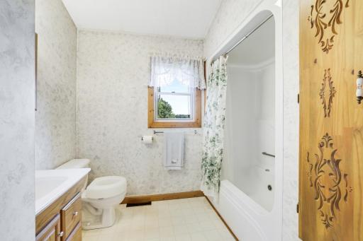 Owners full bath and walk in closet.jpg