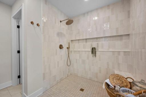 4. 72-web-or-mls-5801 Fairfax Ave-364.jpg