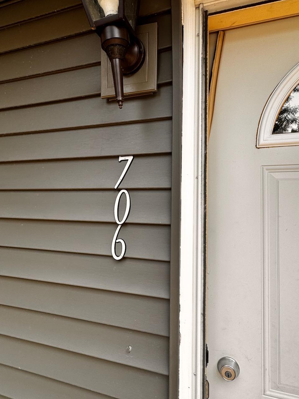 706