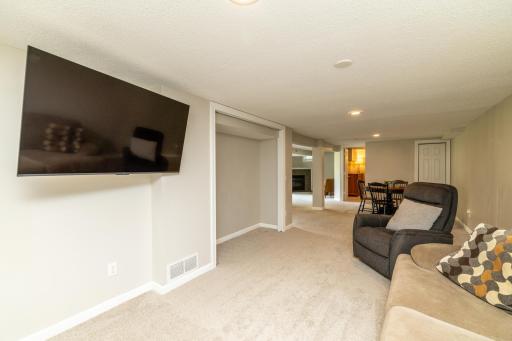 2509 W 140th Street, Burnsville, MN 55337