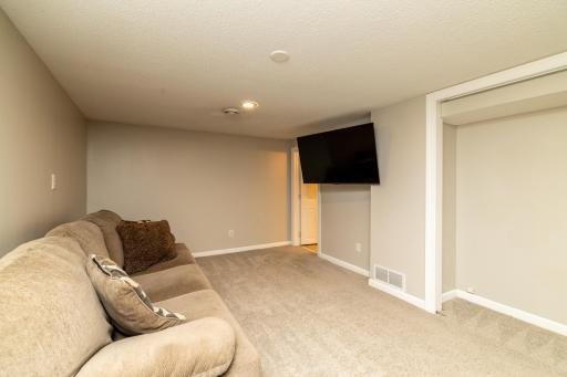 2509 W 140th Street, Burnsville, MN 55337