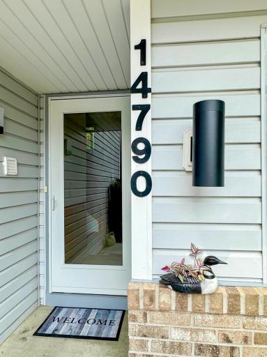 4-Front Entryway-5985.jpg