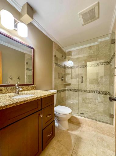 20-Bathroom-5916.jpg