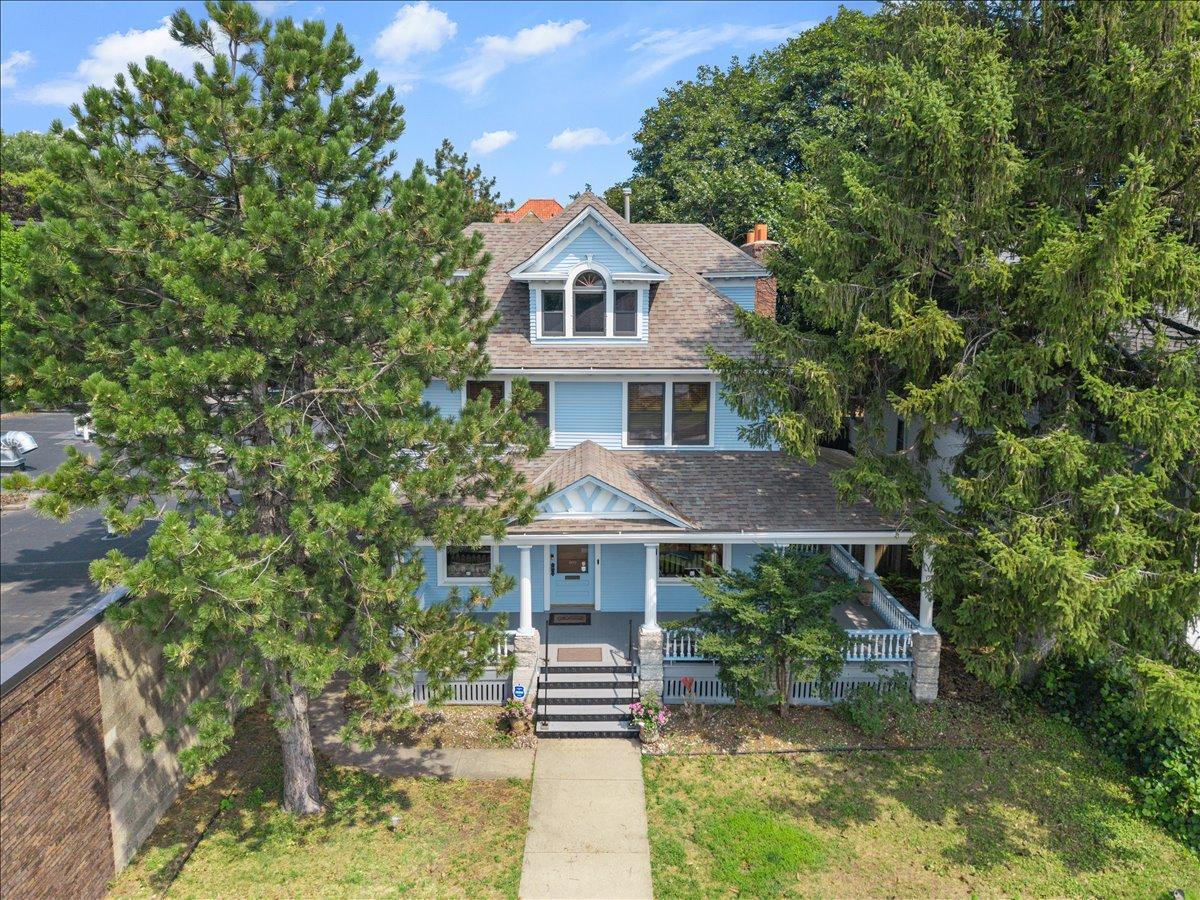 Property photo for 1033 Grand Avenue, Saint Paul, MN 55105
