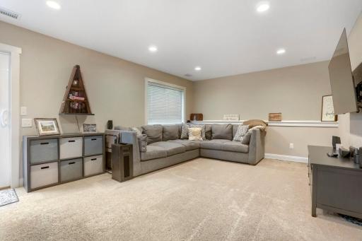 2358 Holly Ave N - Web Quality - 008 - 04 Living Room.jpg