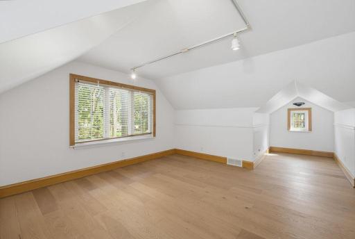 15_Primary_Bedroom_Upper_Vacant.jpg
