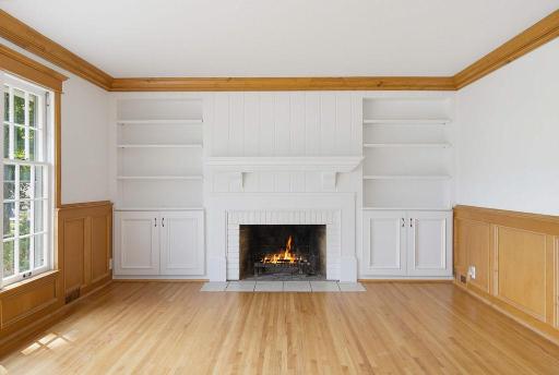 32_Photo_31_Fireplace_Detail.jpg