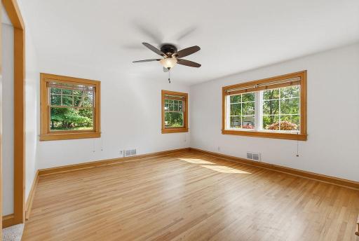 12_Primary_Bedroom_Main_Vacant.jpg