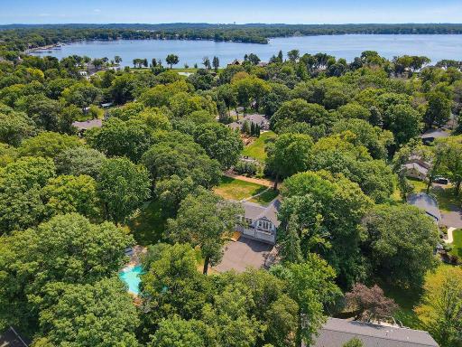 03_Drone_15_Neighborhood_Lake.jpg