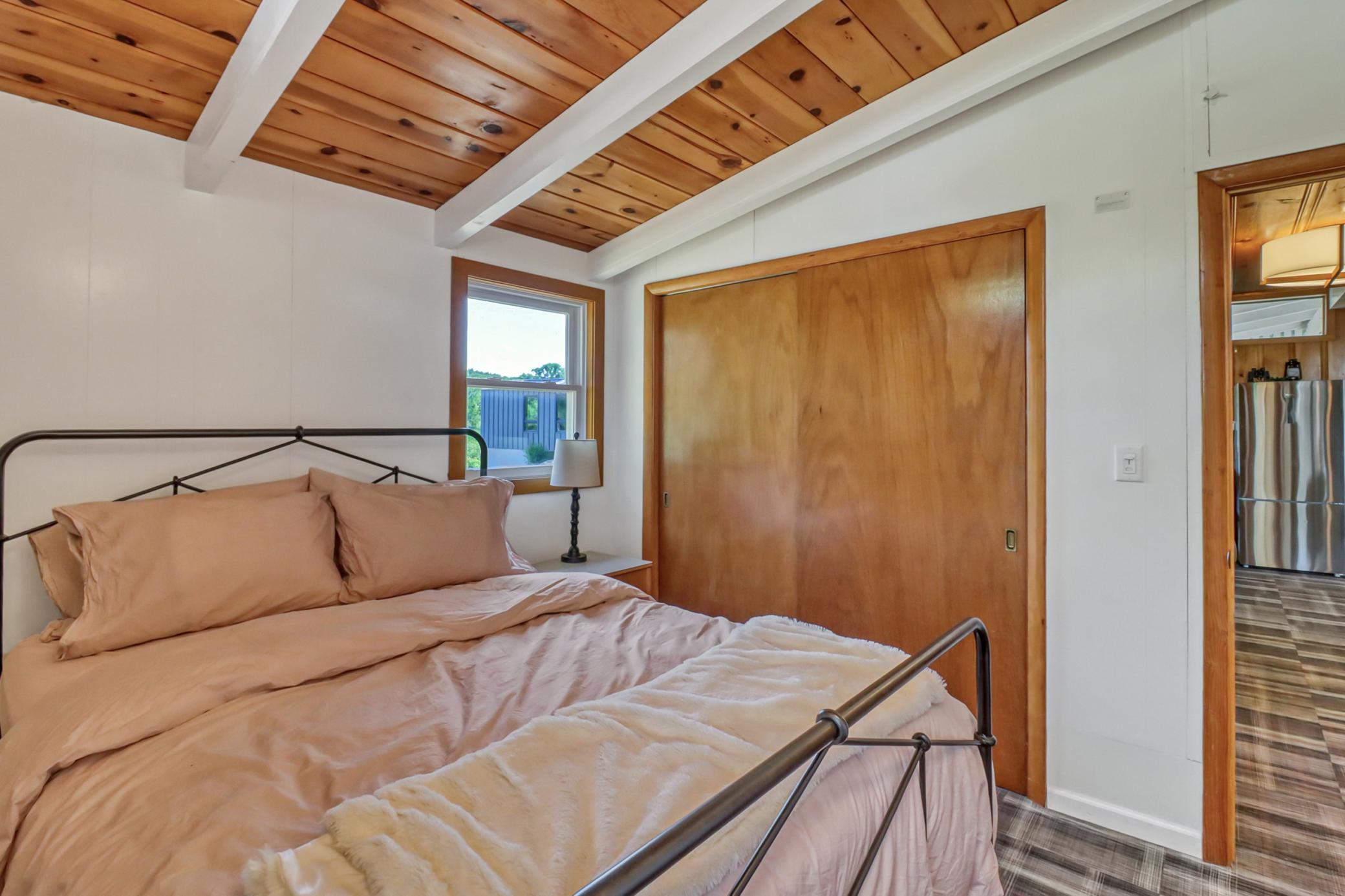 Bedroom1_3.jpg