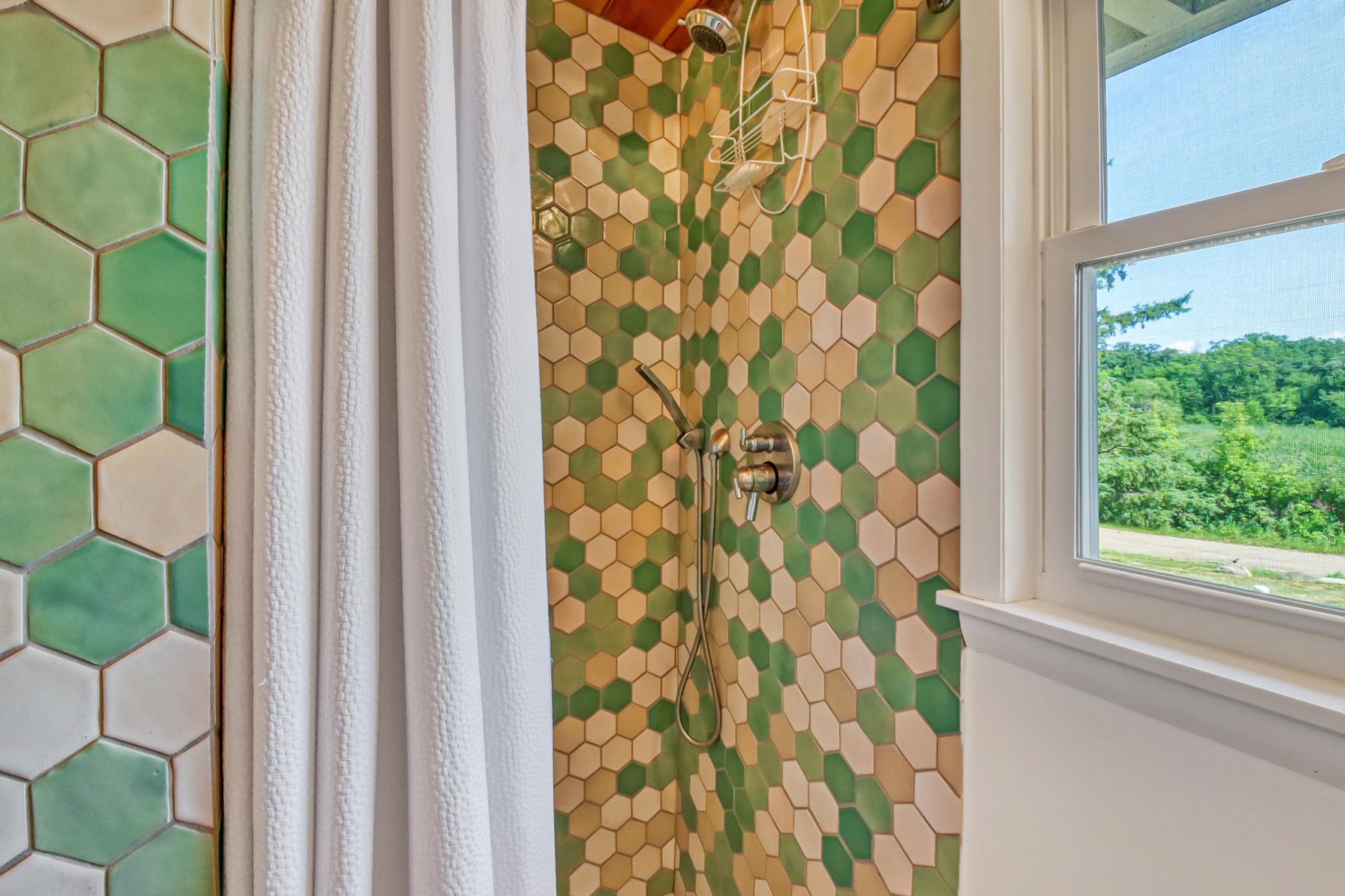 Bathroom1_2.jpg