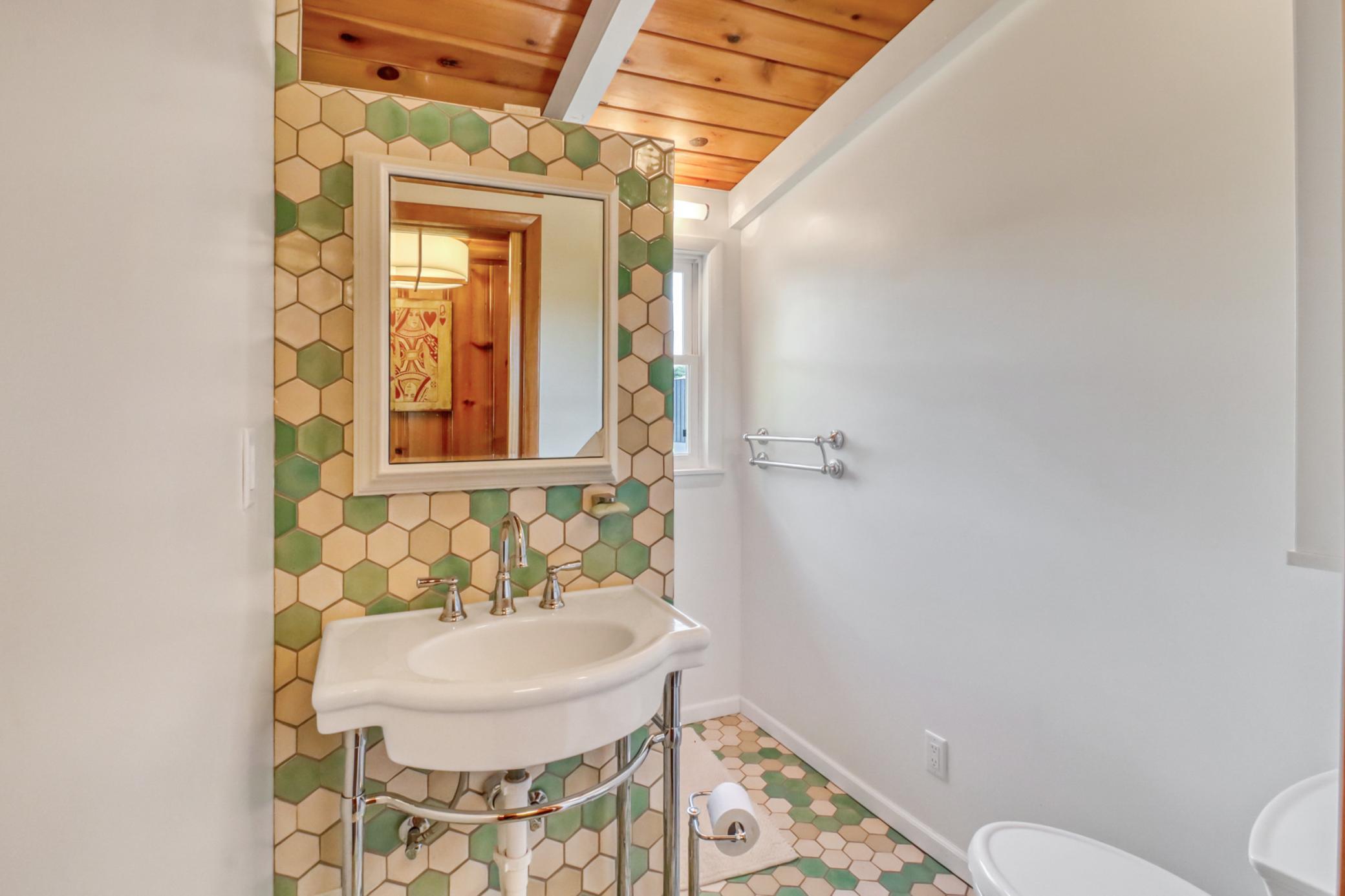 Bathroom1_1.jpg