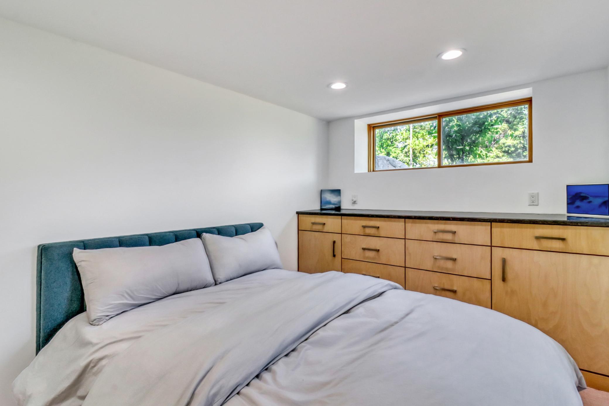 Guesthouse_Bedroom1_0.jpg