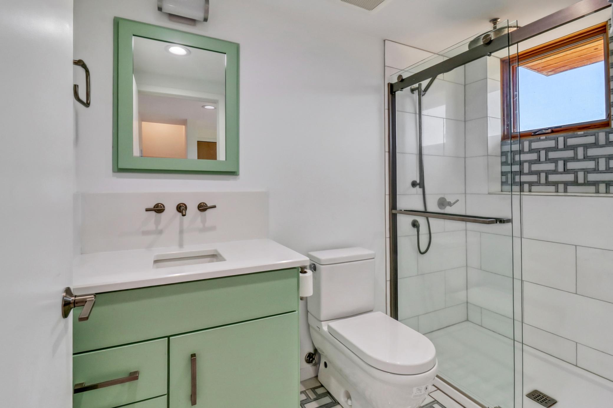 Guesthouse_bathroom1_1.jpg