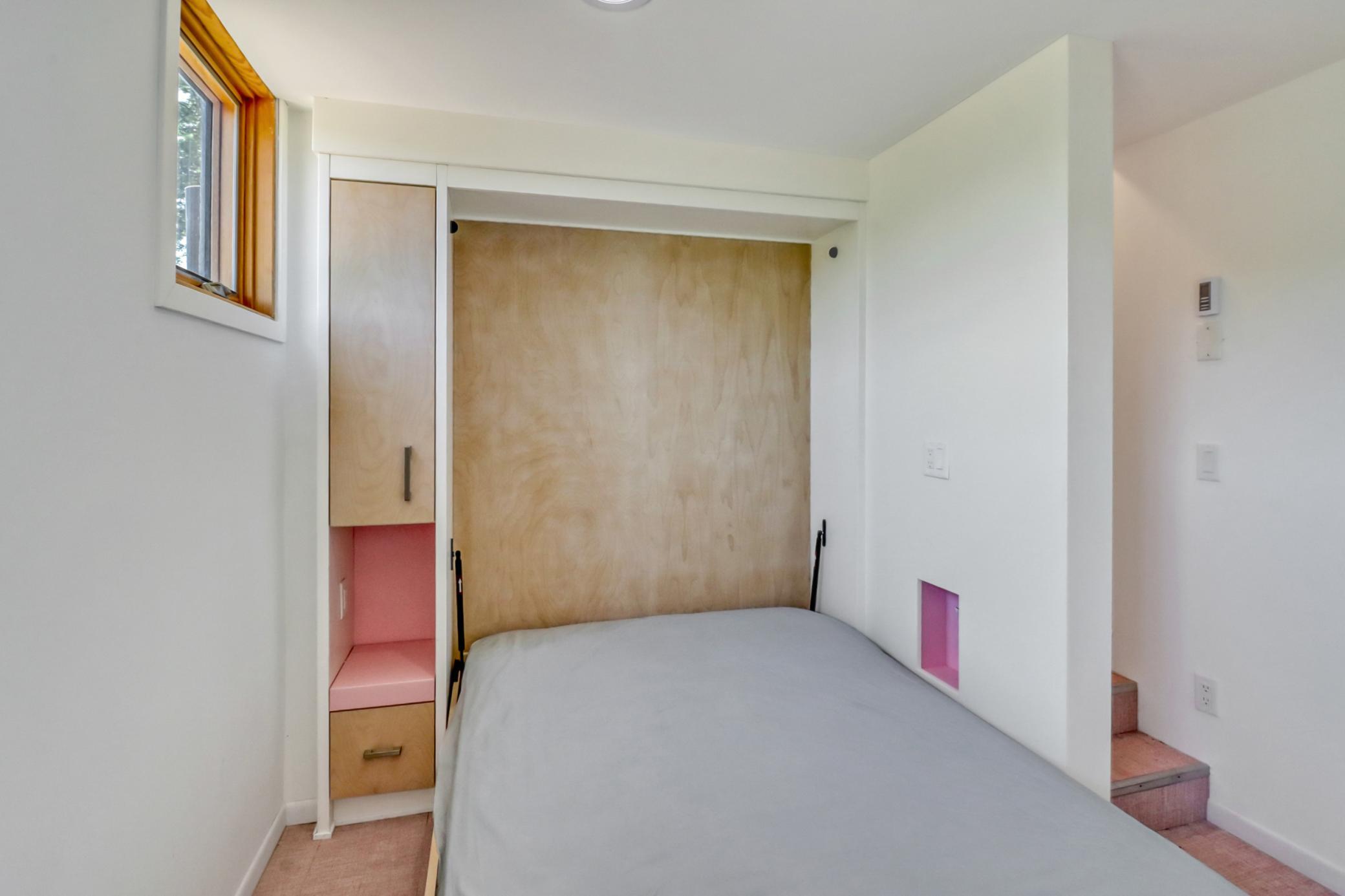 Guesthouse_Murphy Bed1_2.jpg