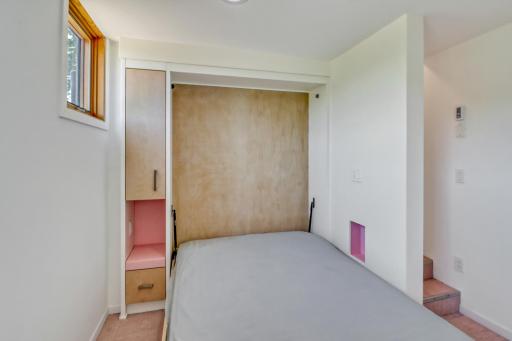 Guesthouse_Murphy Bed1_2.jpg