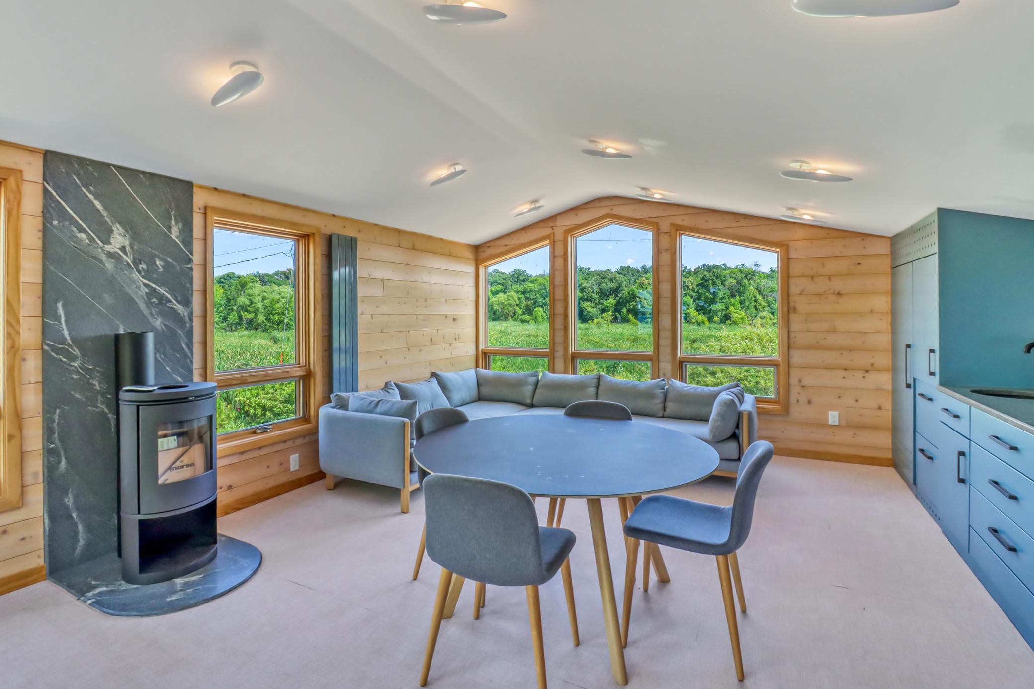 Guesthouse_dining1_.jpg