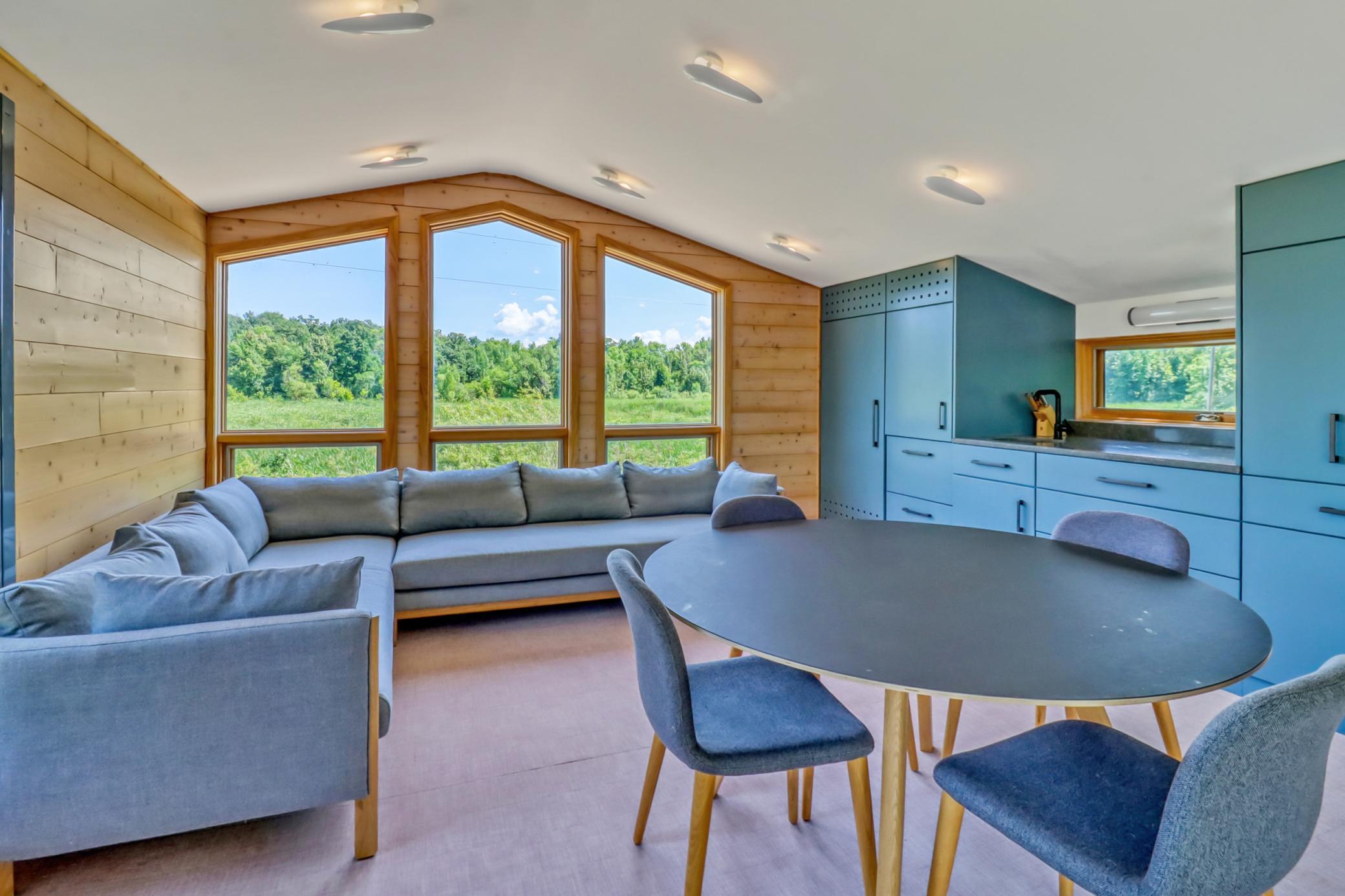 Guesthouse_dining1_2.jpg