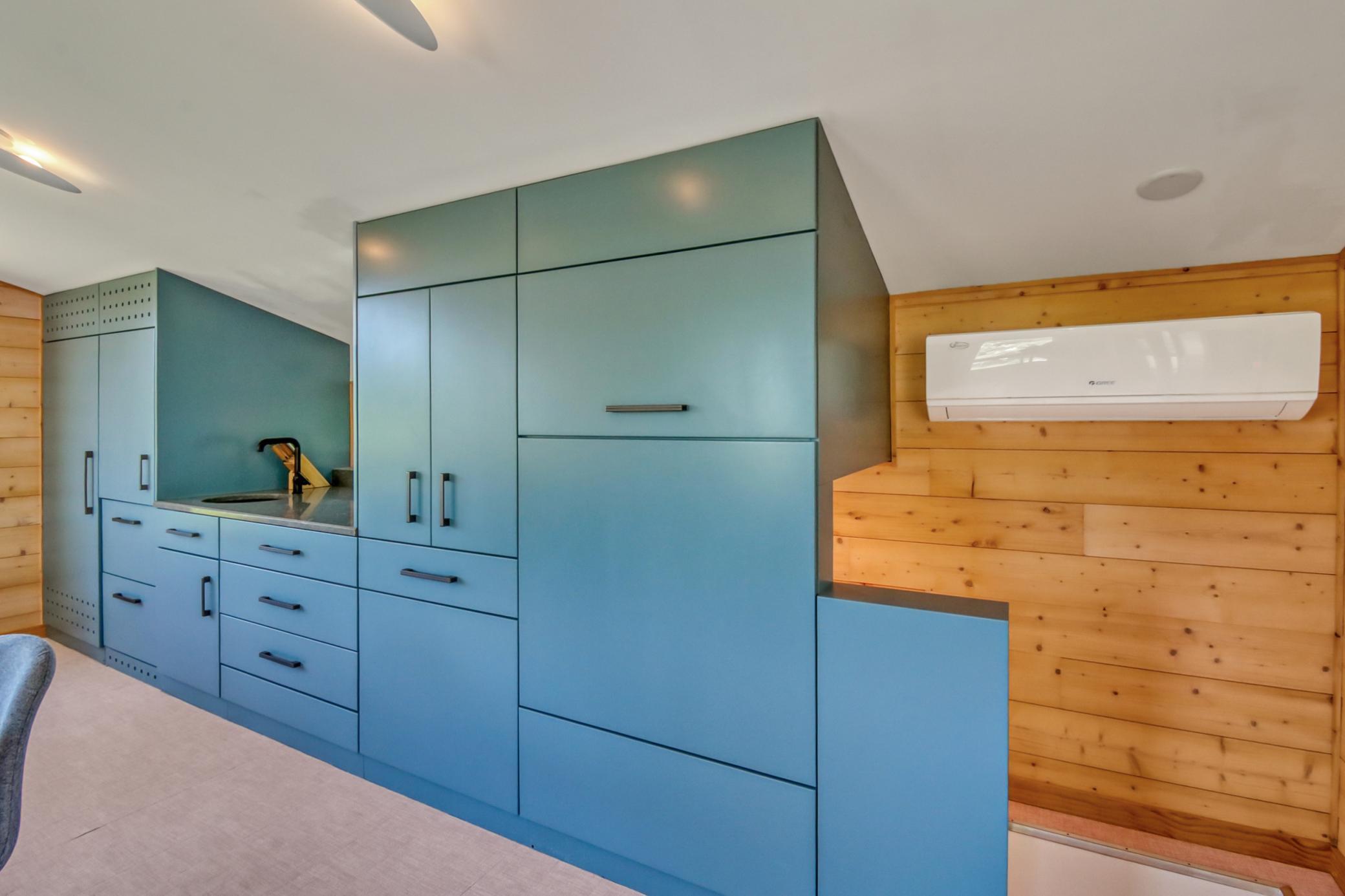 Guesthouse_Kitchen1_1.jpg