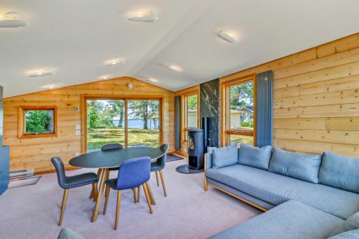 Guesthouse_living1_1.jpg