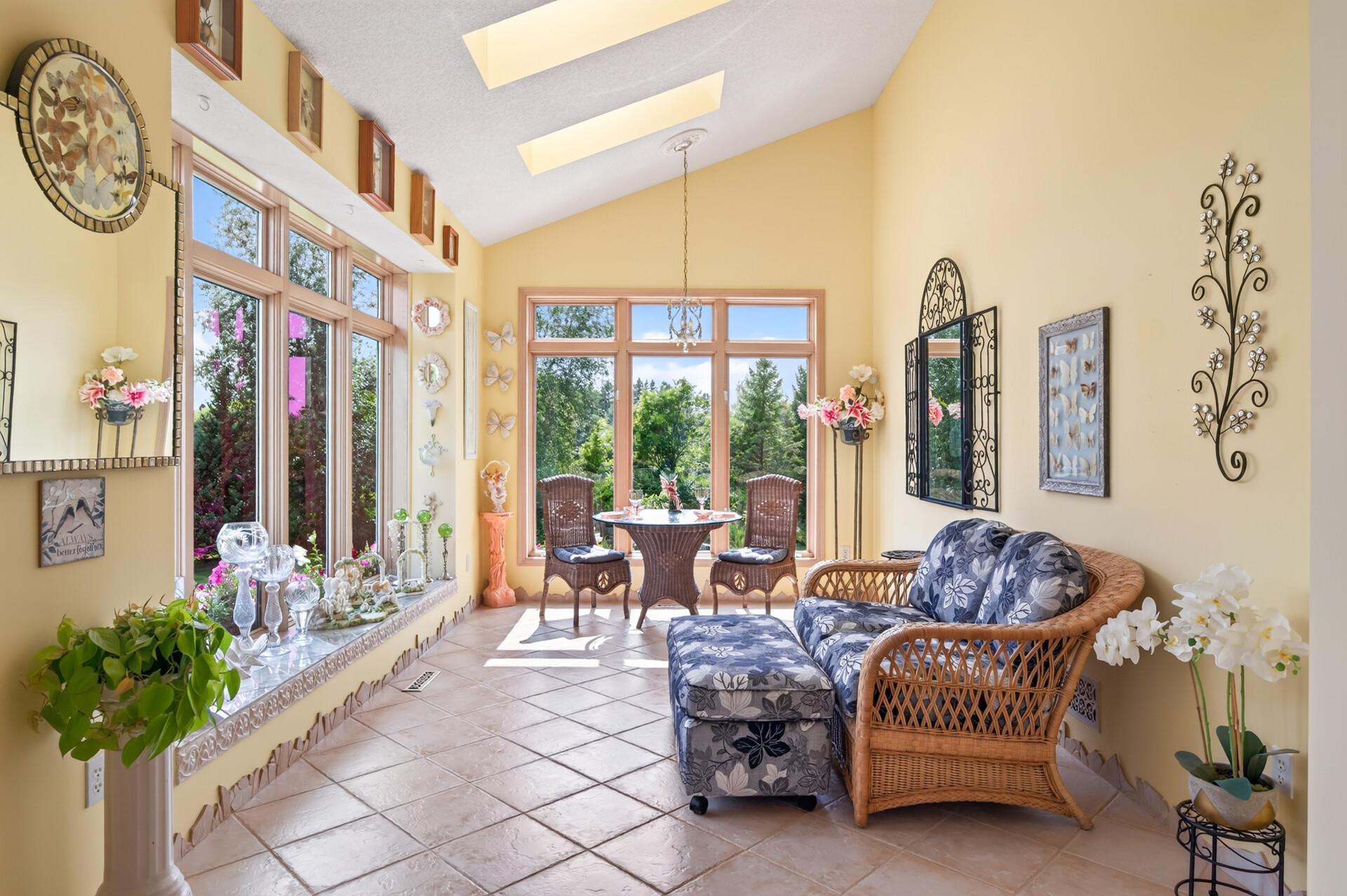 Beautiful & Bright Sunroom
