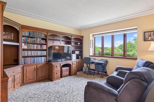Large home office w/custom built ins