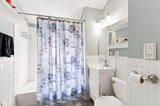 2619 James Avenue N, Minneapolis, MN 55411