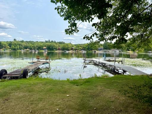 Lakeshore - both docks and lift included!