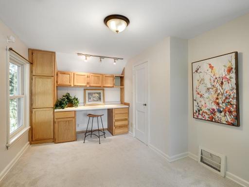 17 - Bedroom.jpg