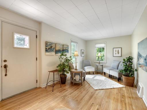 3 - Living Room.jpg