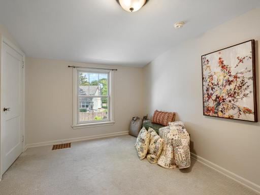 18 - Bedroom.jpg