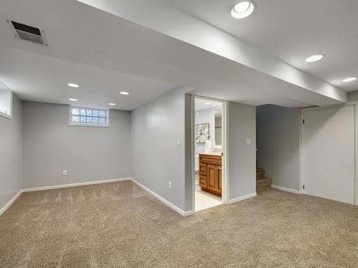 21 - Family Room.jpg