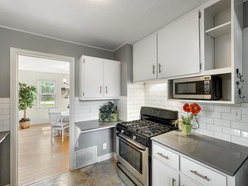 10 - Kitchen.jpg