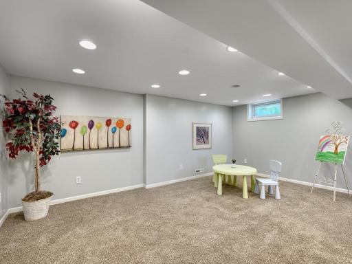 19 - Family Room.jpg