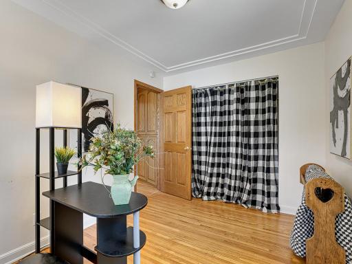 13 - Bedroom.jpg