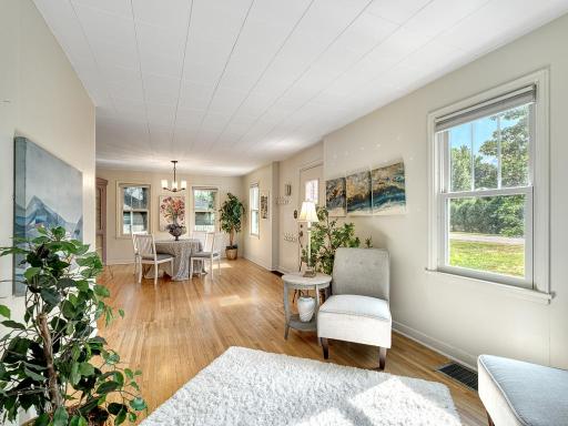 5 - Living Room.jpg
