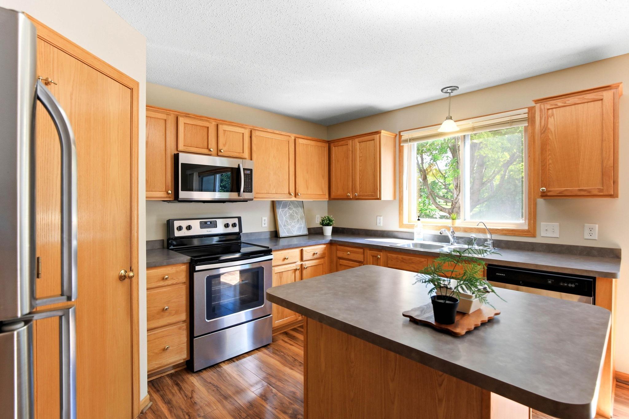 GREAT SIZE KITCHEN WITH ISLAND
