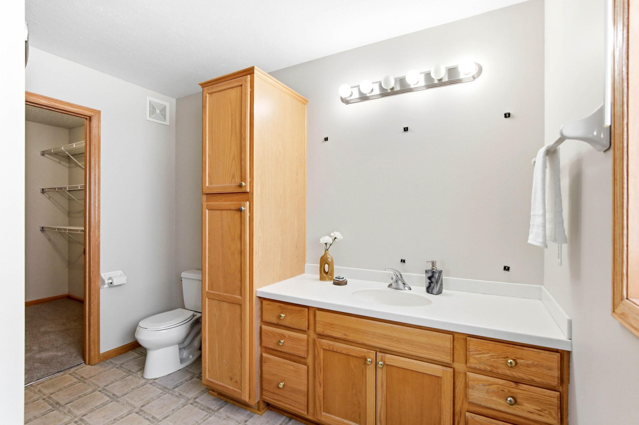 MASTER BEDROOM BATHROOM